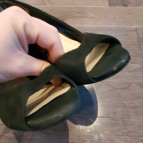 BCBG black peep toe heels - Picture 4 of 4